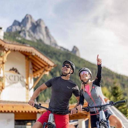 Rene Dolomites Boutique Hotel Поцца-ди-Фасса Экстерьер фото